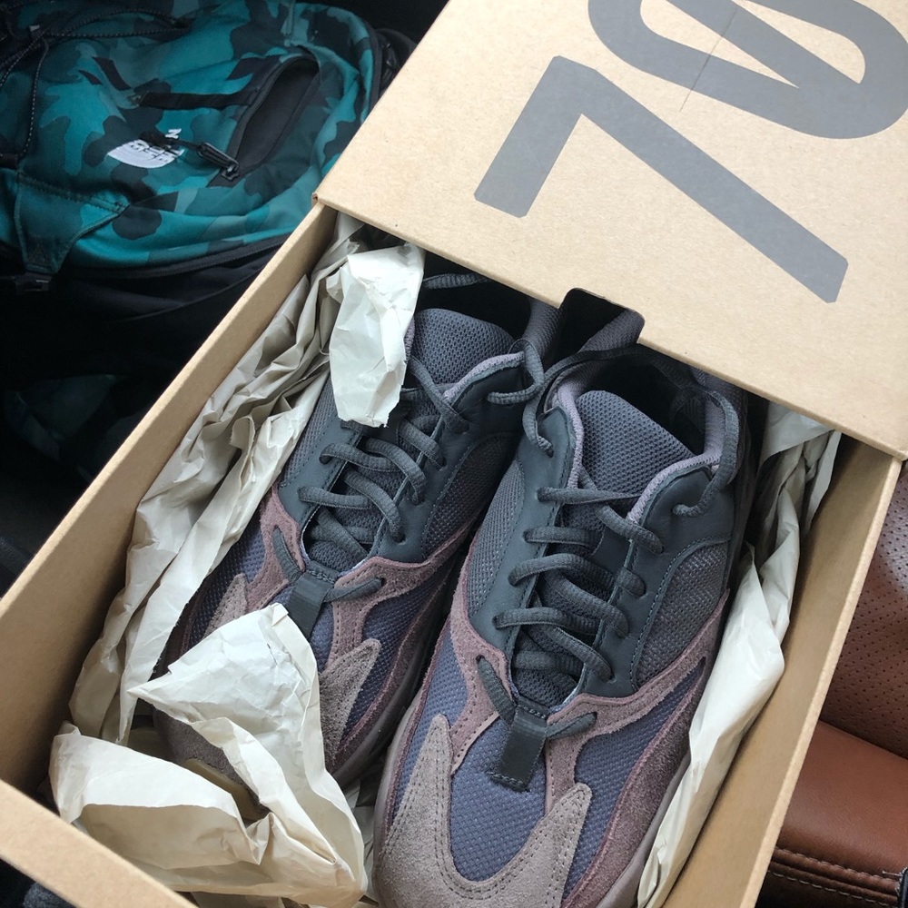 yeezy boost 700